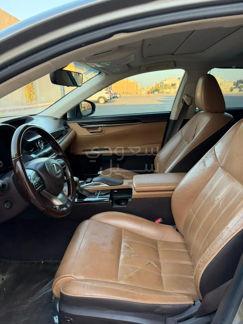 2016 لكزس إي إس 350