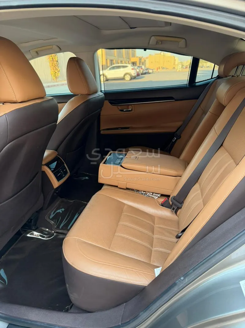 2016 لكزس إي إس 350