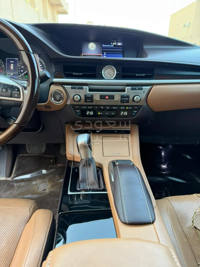 2016 لكزس إي إس 350