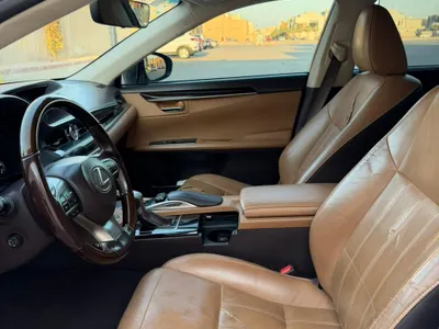 2016 لكزس إي إس 350