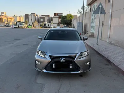 2016 لكزس إي إس 350