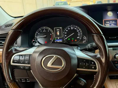 2016 لكزس إي إس 350