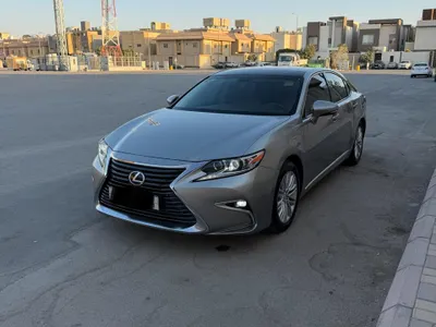 2016 لكزس إي إس 350