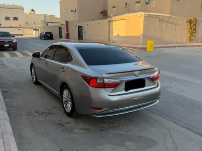 2016 لكزس إي إس 350