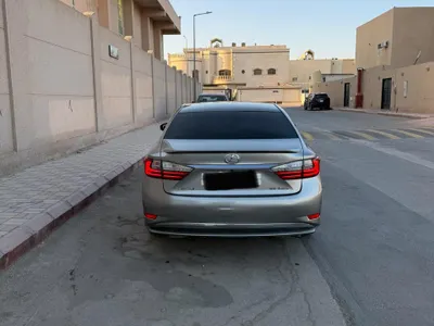 2016 لكزس إي إس 350