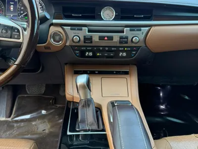 2016 لكزس إي إس 350