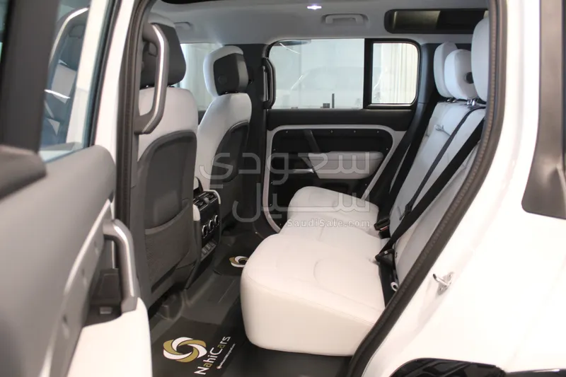 2026 لاند روفر ديفيندر 110