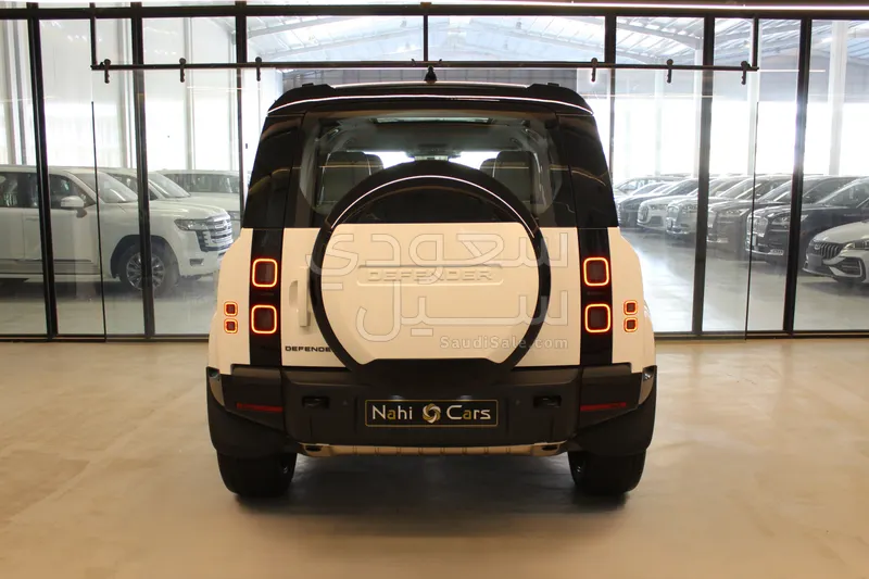 2026 لاند روفر ديفيندر 110