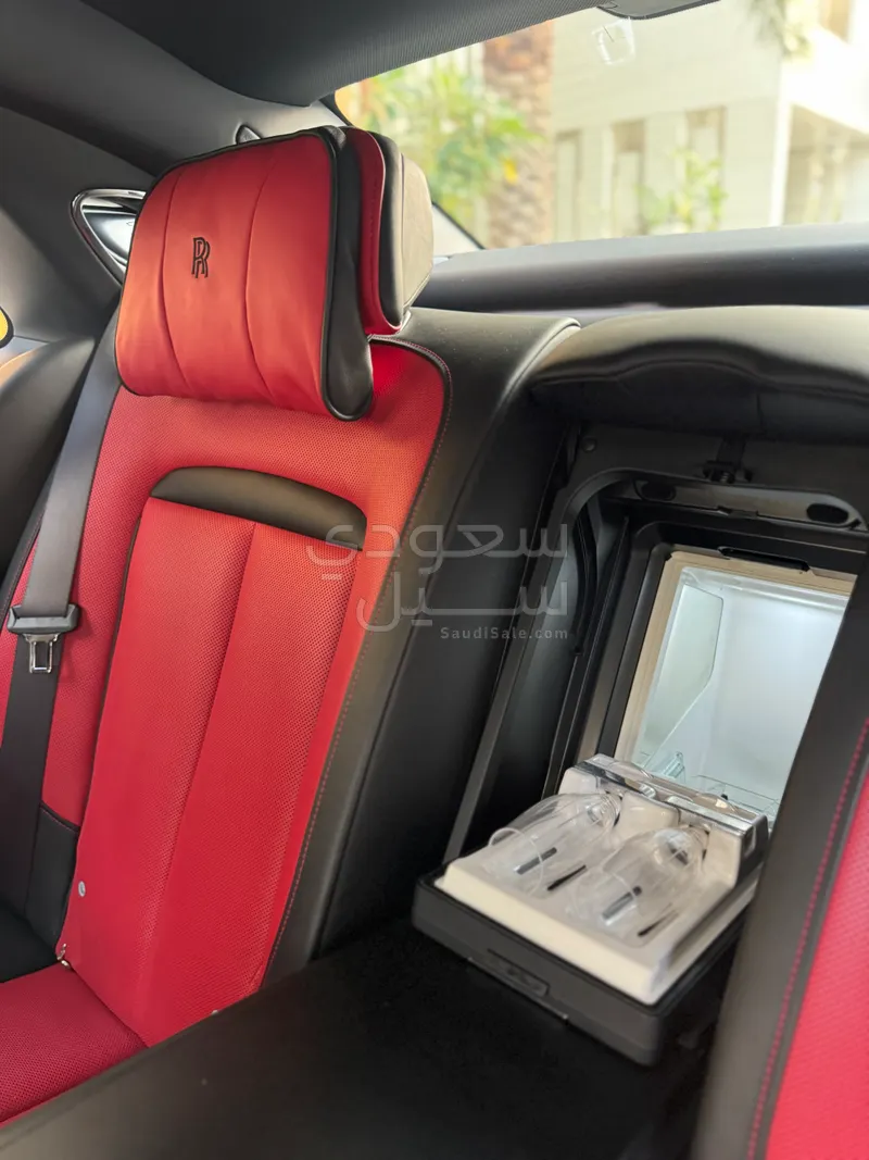 2023 رولز رويس قوست بلاك بادج