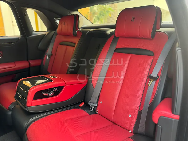 2023 رولز رويس قوست بلاك بادج