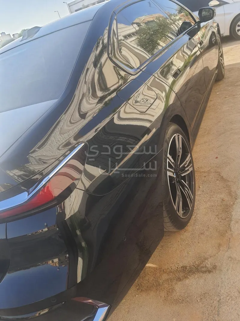 2026 بي ام دبليو الفئة السابعة 735أي