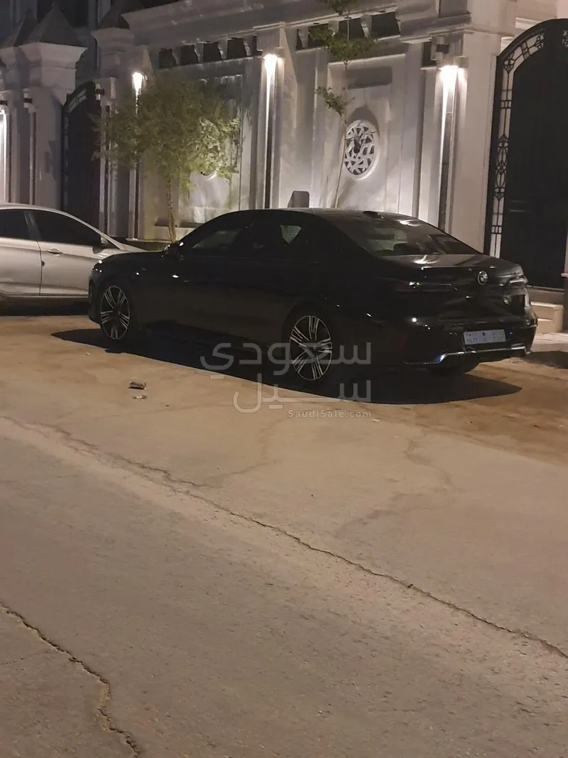 2026 بي ام دبليو الفئة السابعة 735أي