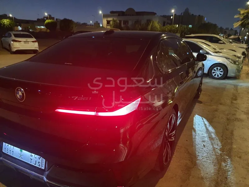 2026 بي ام دبليو الفئة السابعة 735أي