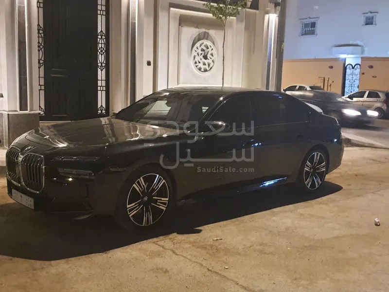 2026 بي ام دبليو الفئة السابعة 735أي