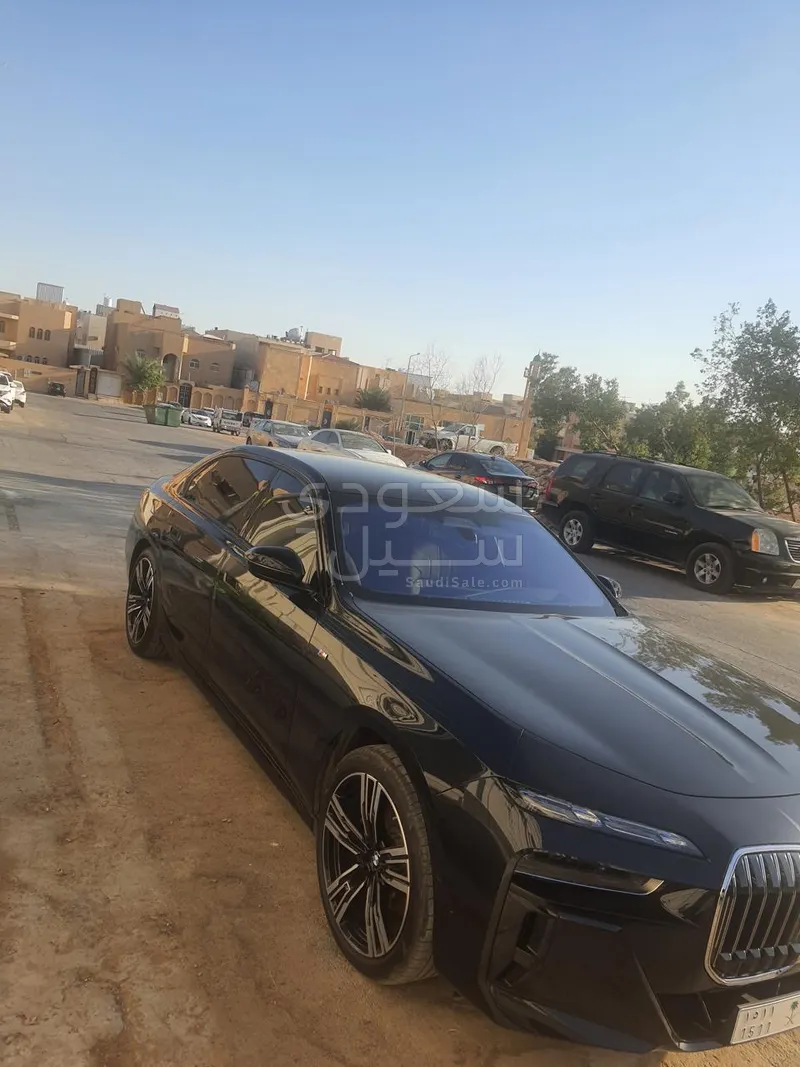 2026 بي ام دبليو الفئة السابعة 735أي