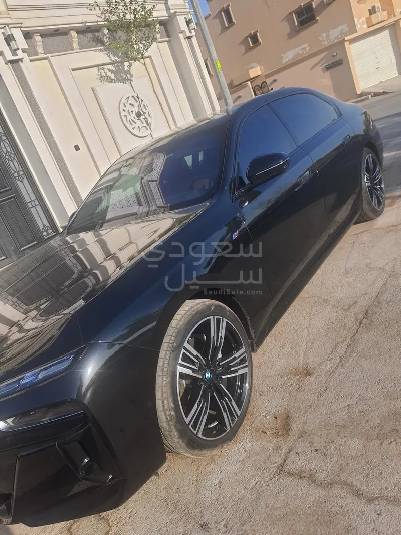 2026 بي ام دبليو الفئة السابعة 735أي