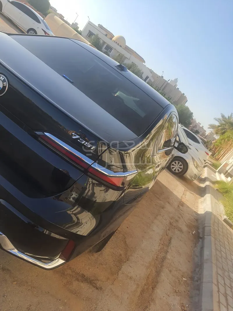 2026 بي ام دبليو الفئة السابعة 735أي