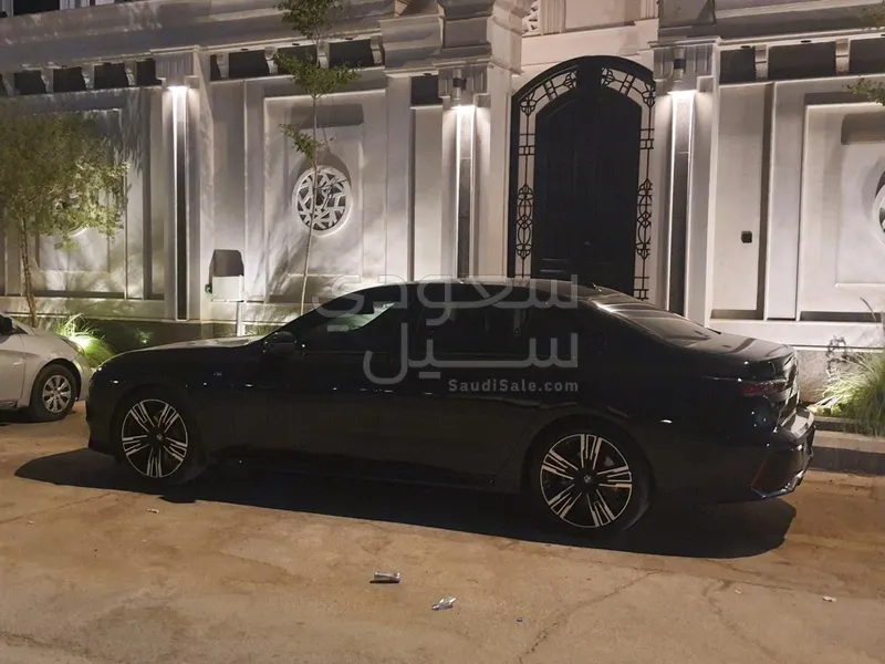 2026 بي ام دبليو الفئة السابعة 735أي