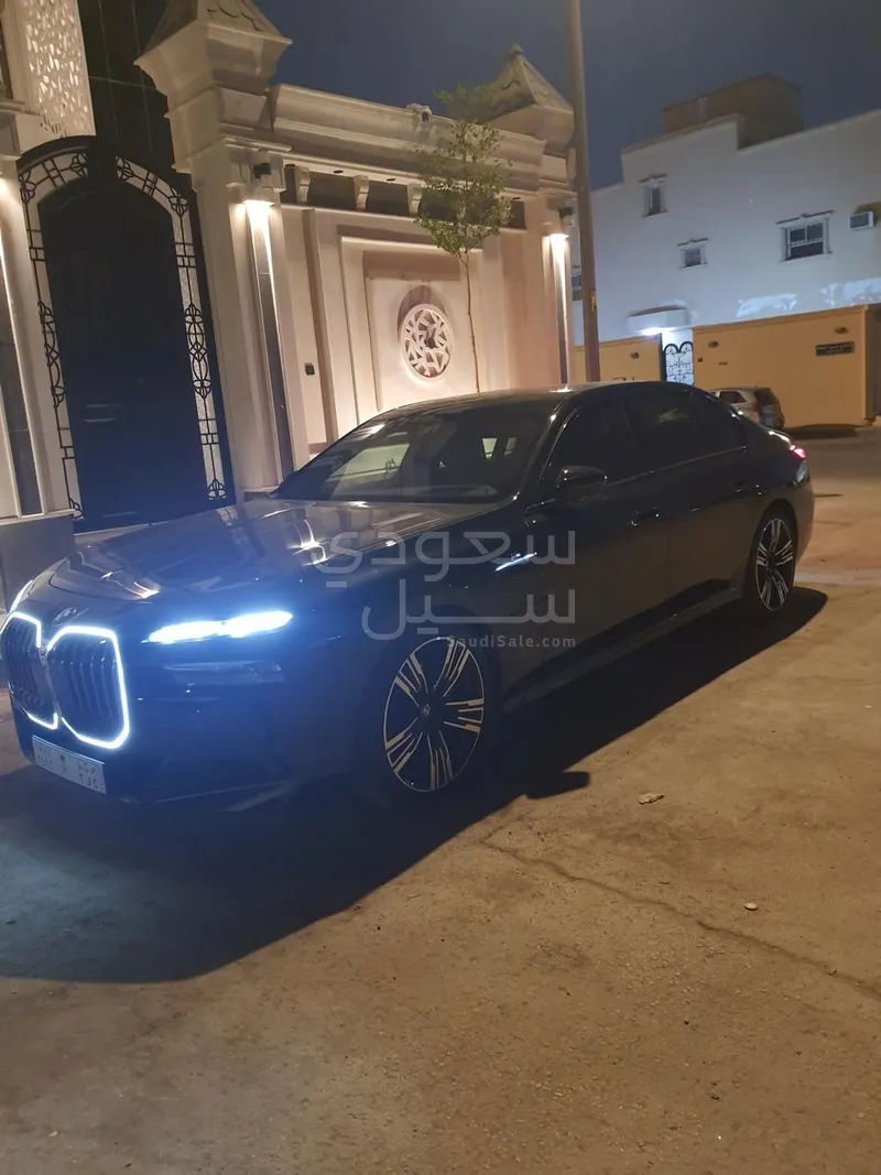 2026 بي ام دبليو الفئة السابعة 735أي