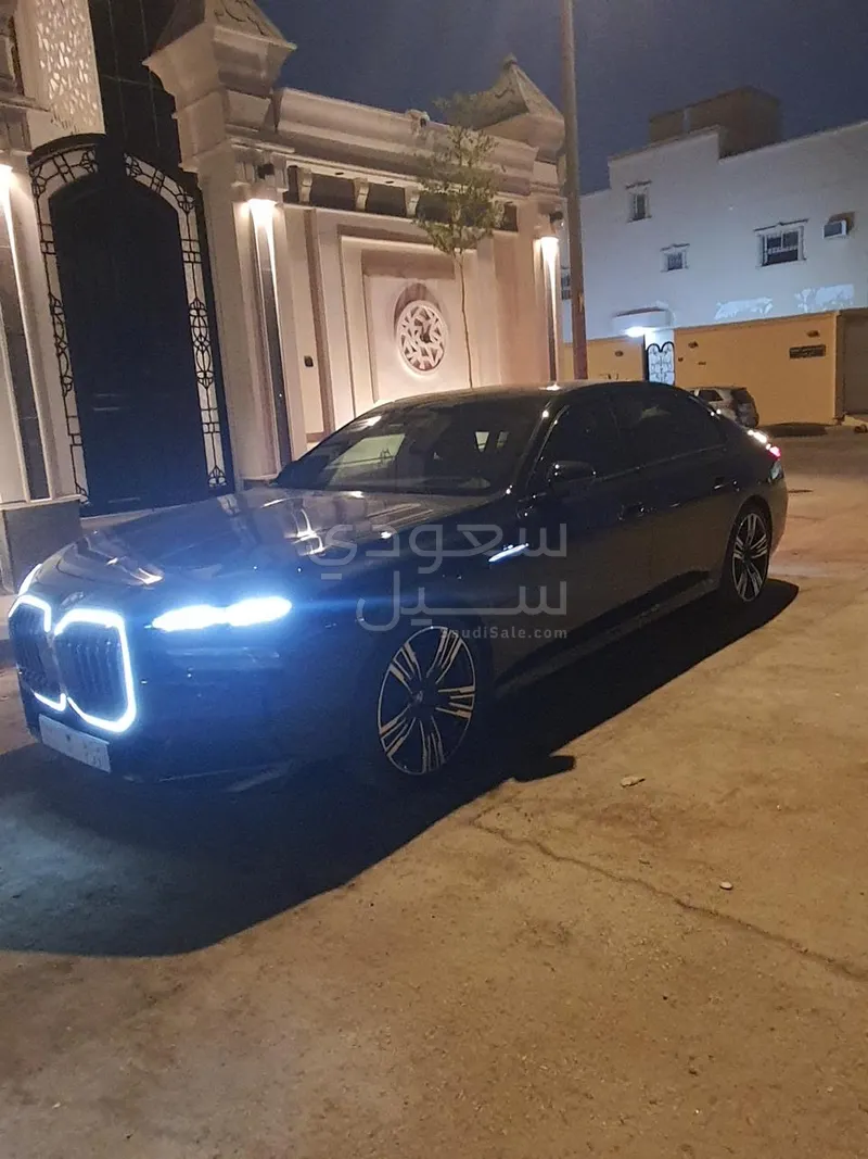 2026 بي ام دبليو الفئة السابعة 735أي