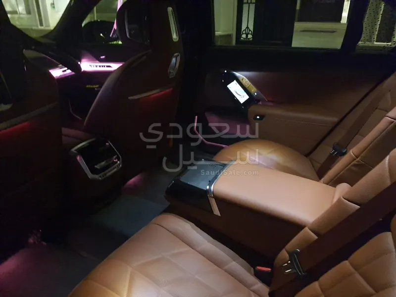 2026 بي ام دبليو الفئة السابعة 735أي