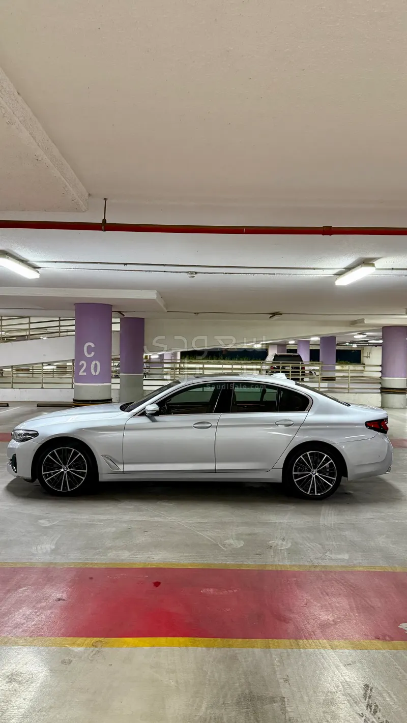 2021 بي ام دبليو الفئة الخامسة 520 أي