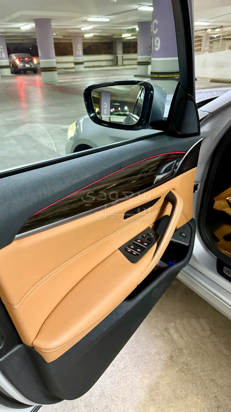 2021 بي ام دبليو الفئة الخامسة 520 أي