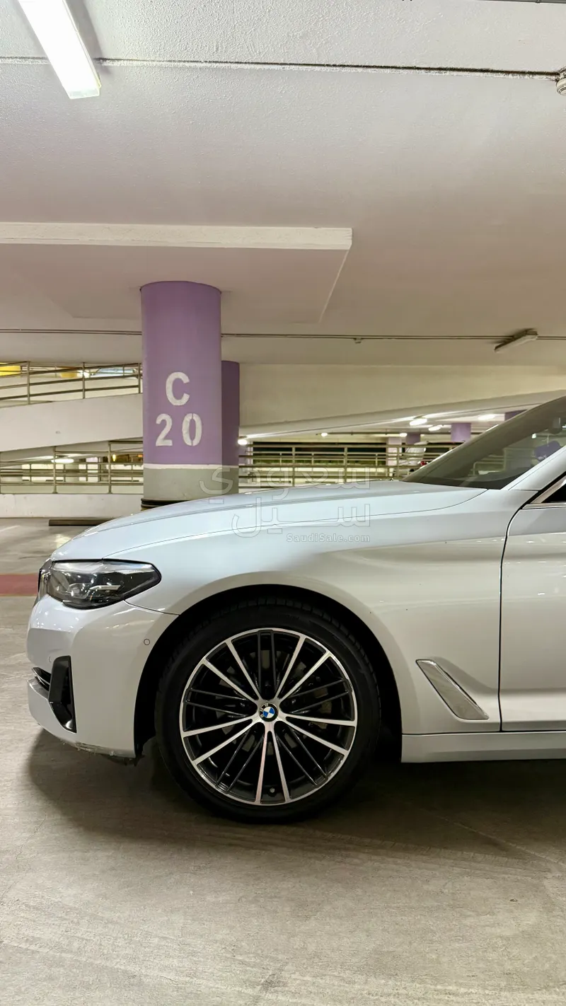 2021 بي ام دبليو الفئة الخامسة 520 أي