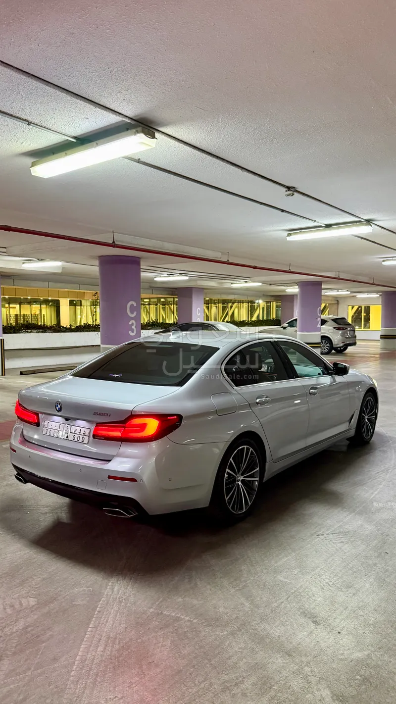 2021 بي ام دبليو الفئة الخامسة 520 أي