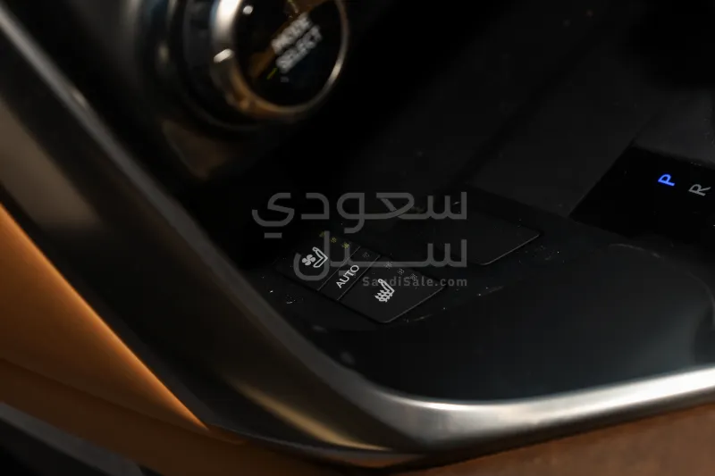 2024 لكزس إل إكس 600 إف