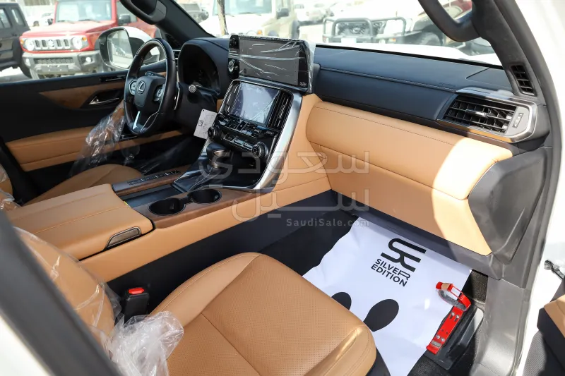 2024 لكزس إل إكس 600 إف