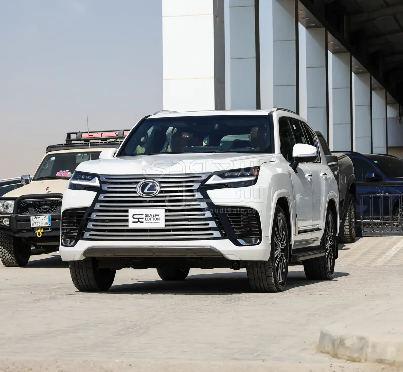 2024 لكزس إل إكس 600 إف