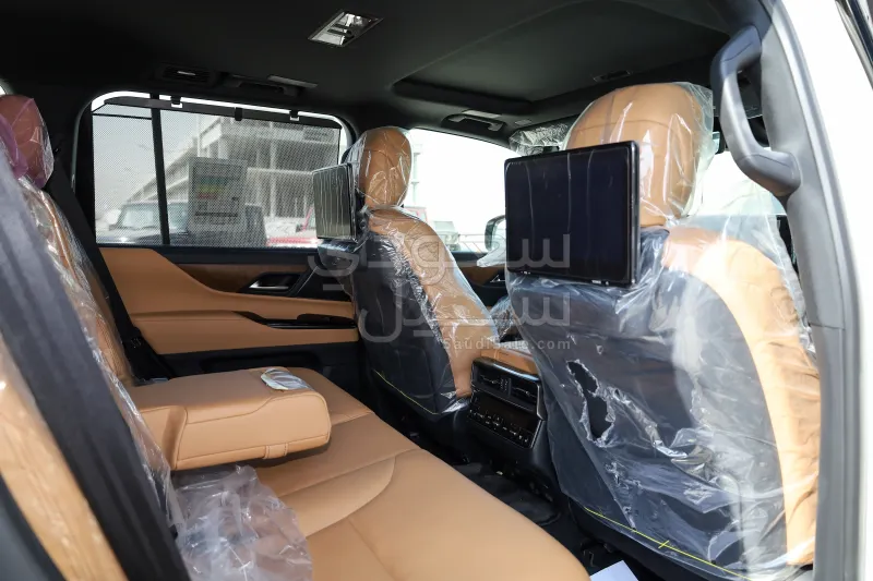 2024 لكزس إل إكس 600 إف