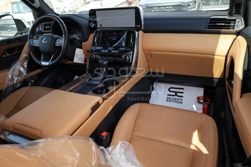 2024 لكزس إل إكس 600 إف