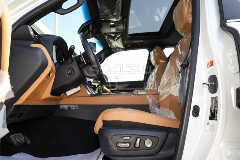 2024 لكزس إل إكس 600 إف