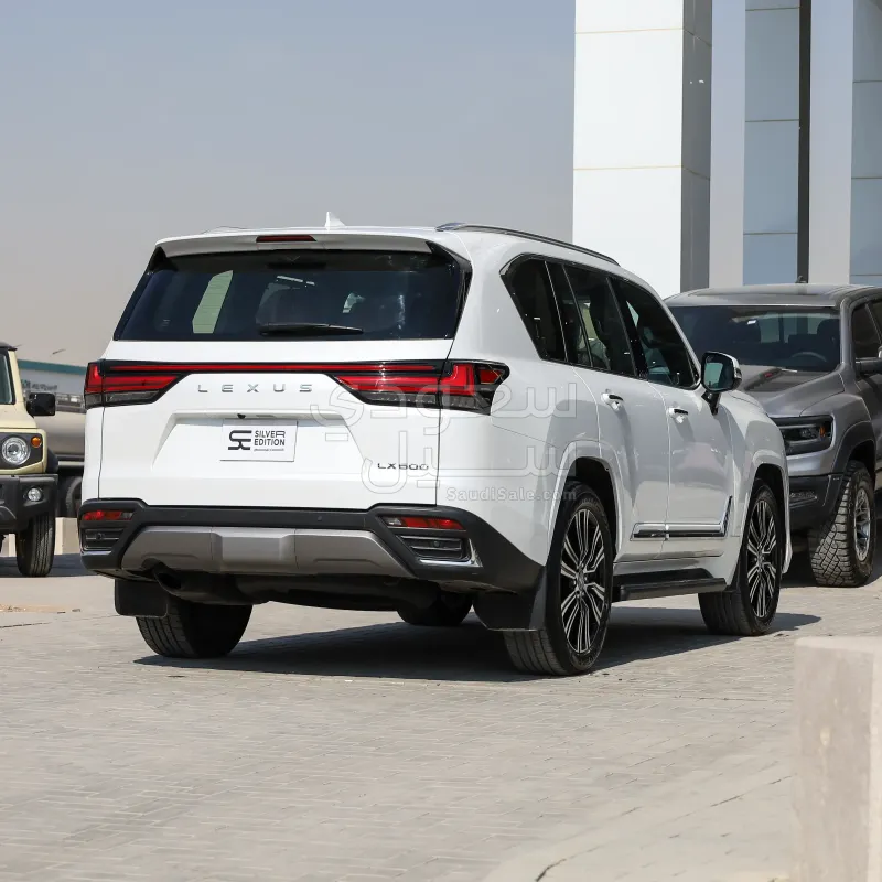 2024 لكزس إل إكس 600 إف