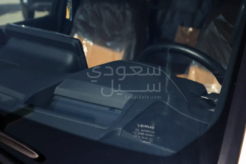 2024 لكزس إل إكس 600 إف