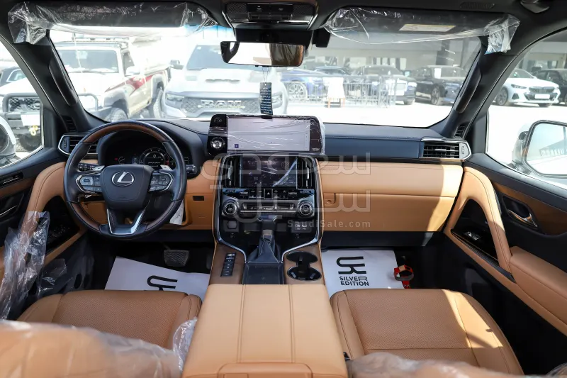 2024 لكزس إل إكس 600 إف