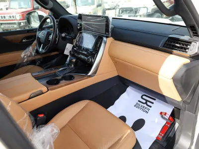 2024 لكزس إل إكس 600 إف