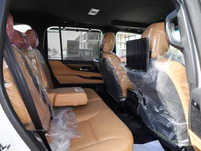 2024 لكزس إل إكس 600 إف