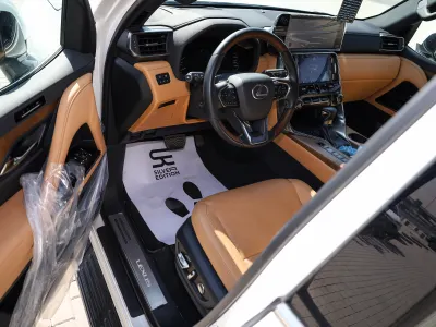 2024 لكزس إل إكس 600 إف