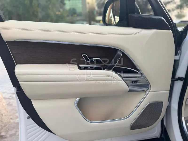 2022 لاند روفر رينج روفر اوتوبيوغرافي