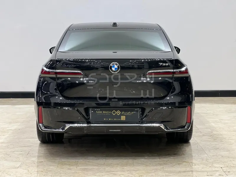 2025 بي ام دبليو الفئة السابعة 735 إل أي