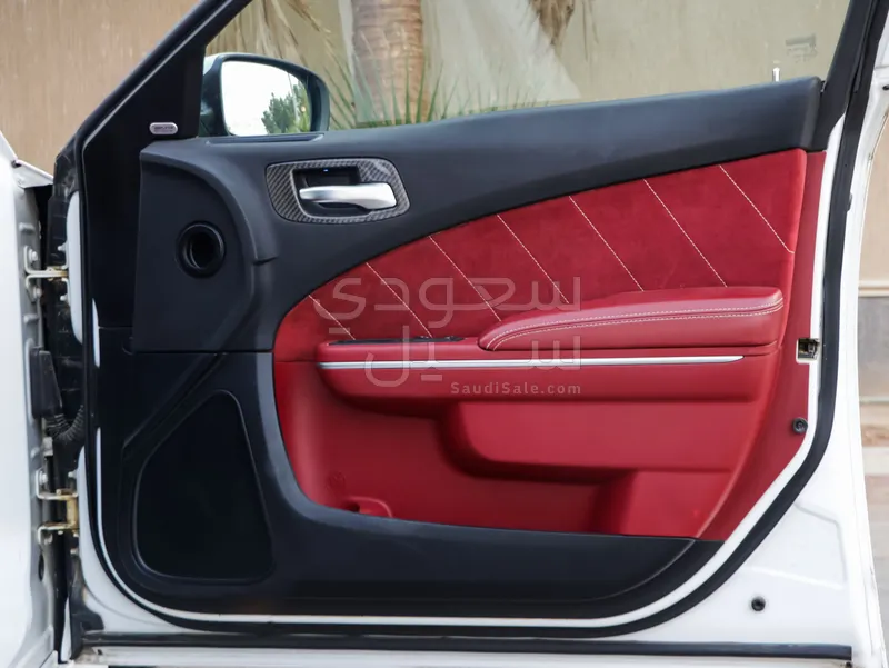 2013 دودج تشارجر اس ار تي