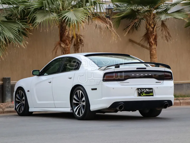 2013 دودج تشارجر اس ار تي