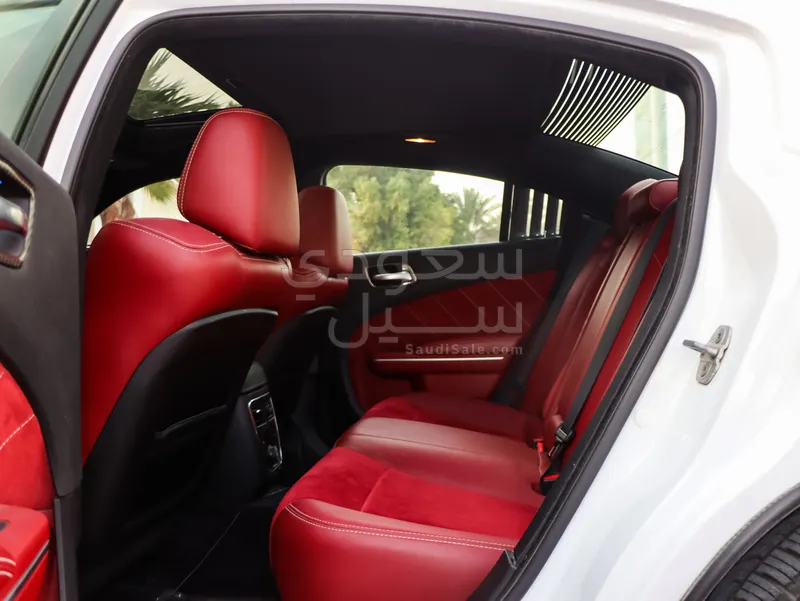 2013 دودج تشارجر اس ار تي