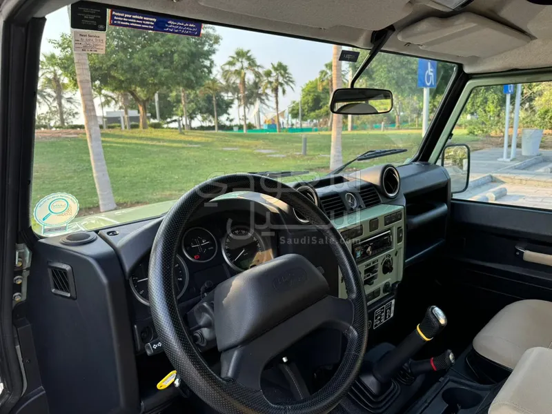 2016 لاند روفر ديفيندر