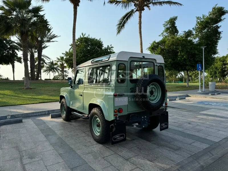 2016 لاند روفر ديفيندر