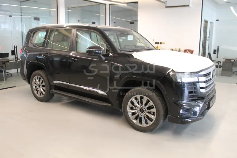 2025 تويوتا لاند كروزر جي اكس ار