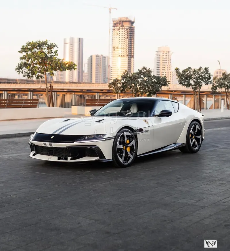 2025 فيراري 12 سيليندر